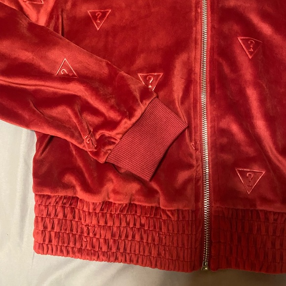 Guess red velour cropped zip up - Picture 2 of 6